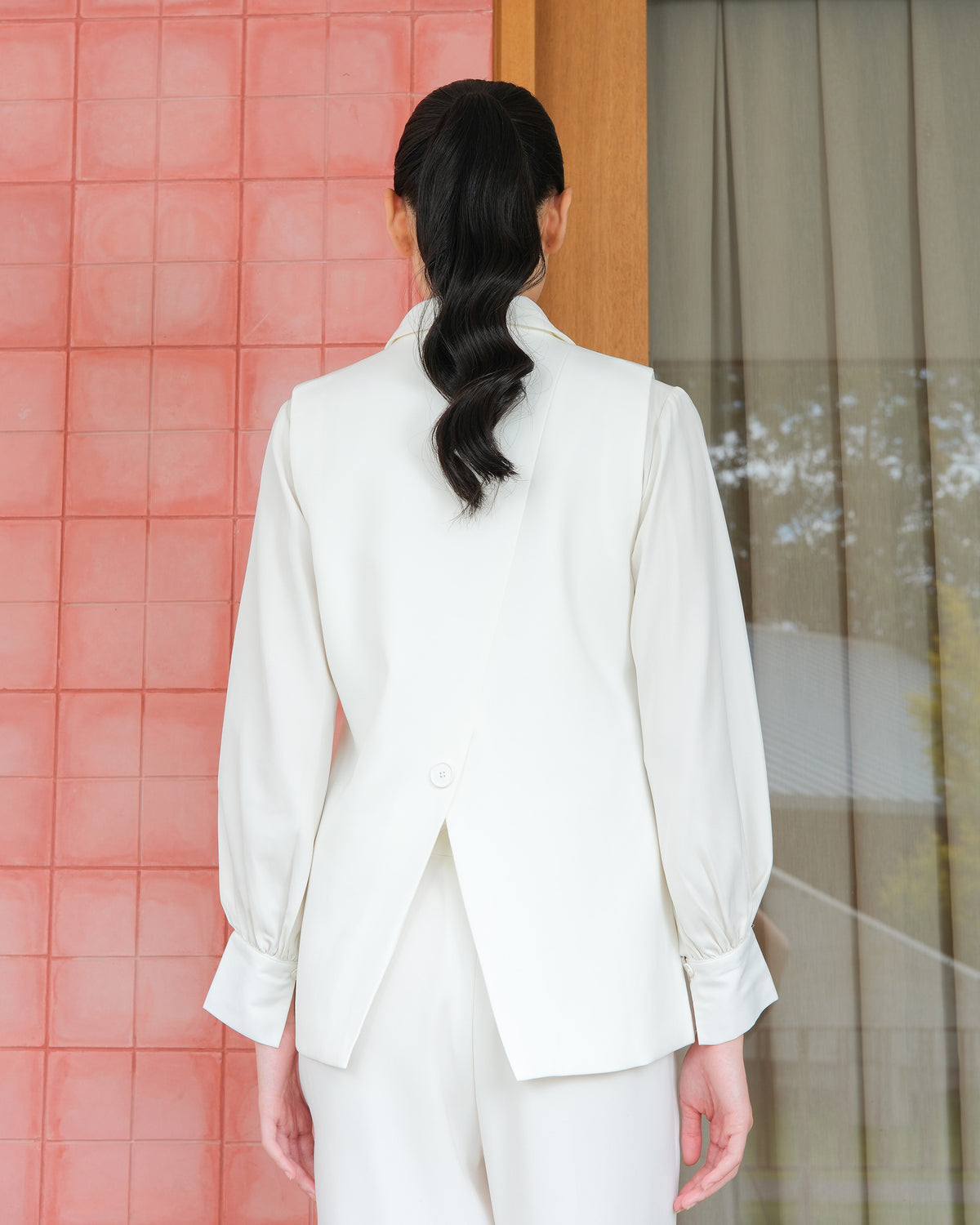 VELA VEST