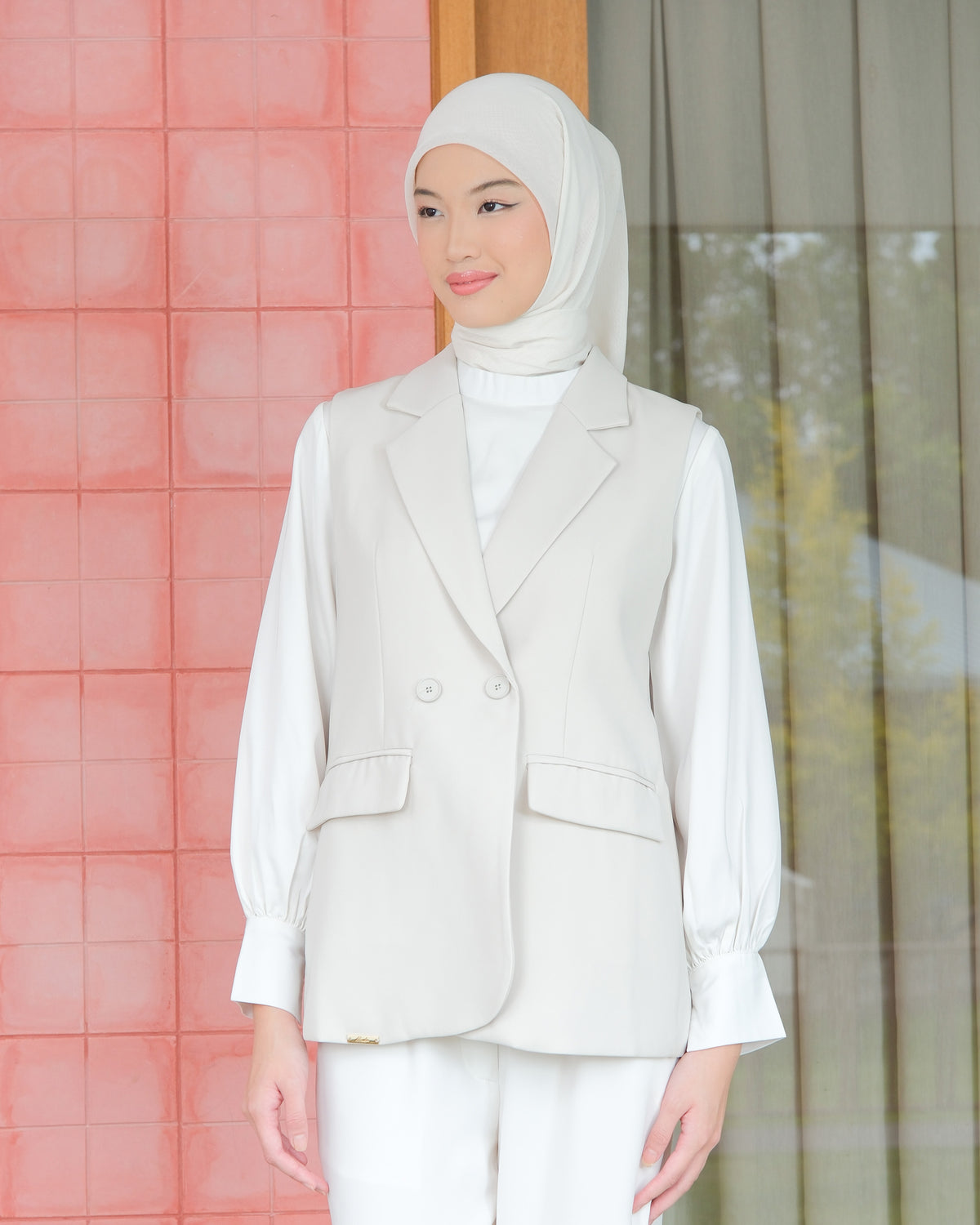 VELA VEST