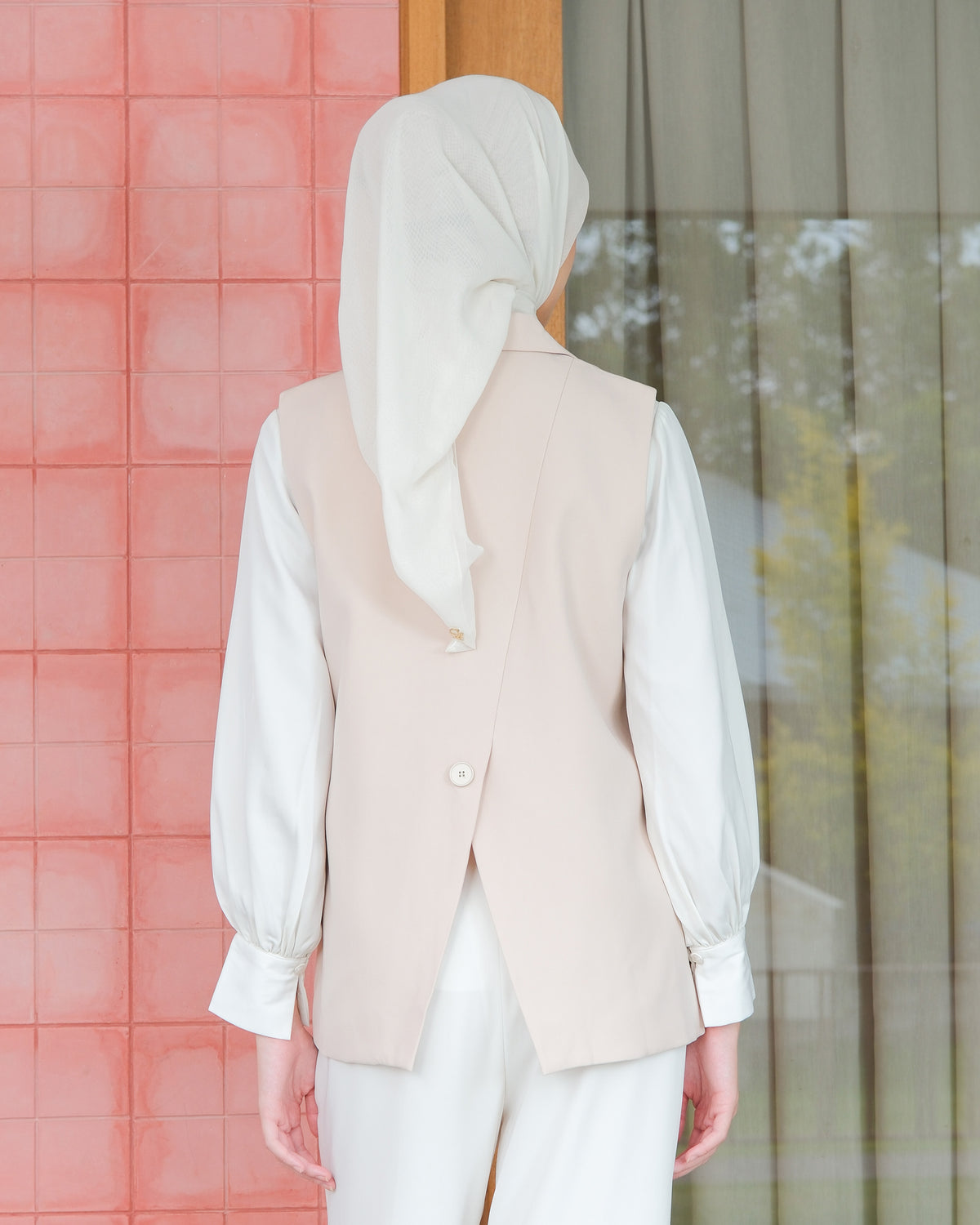 VELA VEST